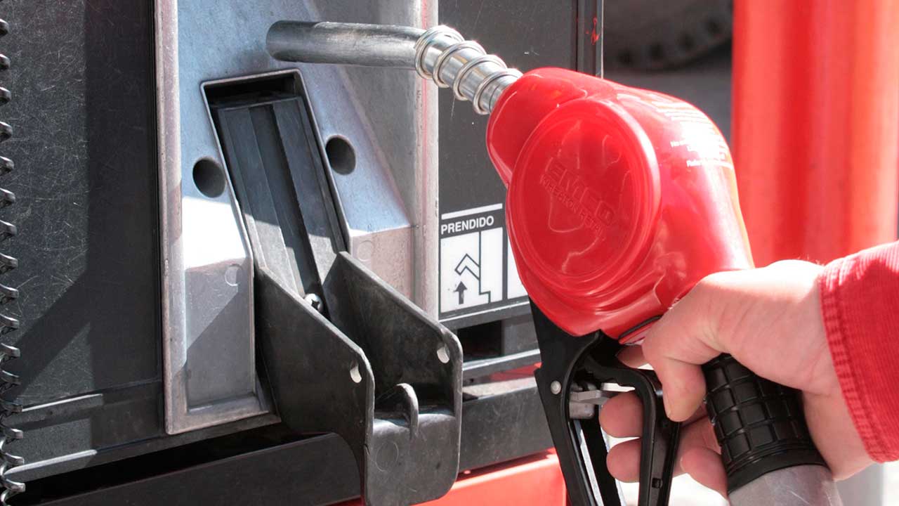 A partir del primero de febrero el precio de la gasolina bajará $300, confirmó MinHacienda