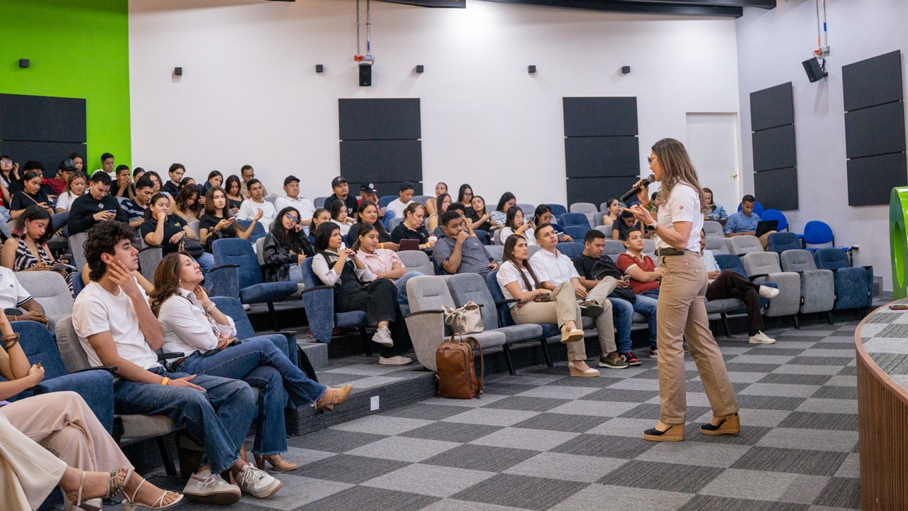Drummond Ltd. compartió su experiencia en el desarrollo de una estrategia de comunicaciones con estudiantes universitarios (4)